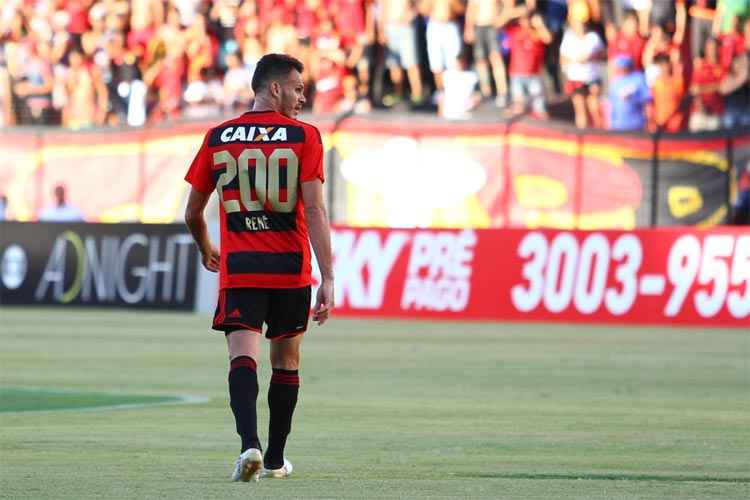 "Renê é um jogador que todo mundo quer. Para sair do Sport, vai ter que pagar a multa", disse Faria