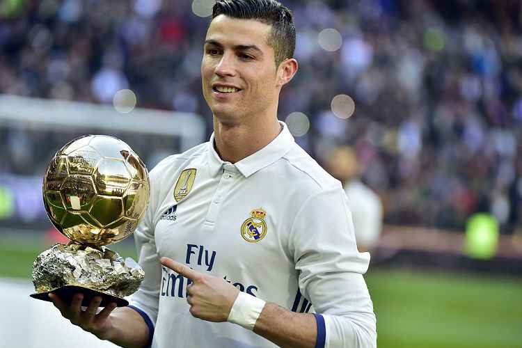 Ronaldo, que já levou a Bola de Ouro da France Football, também deve levar prêmio da FIfa