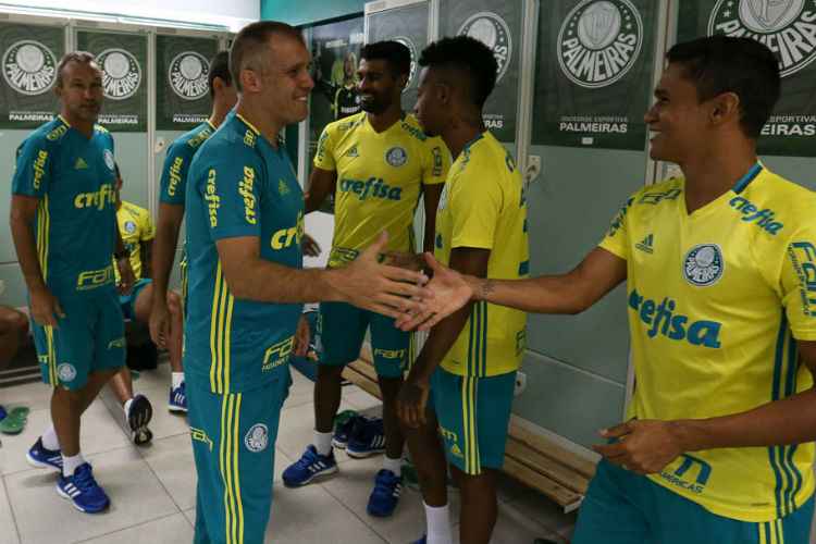 Auxiliar Claudio Prates (à esquerda) trabalhou com Alexandre Mattos no América