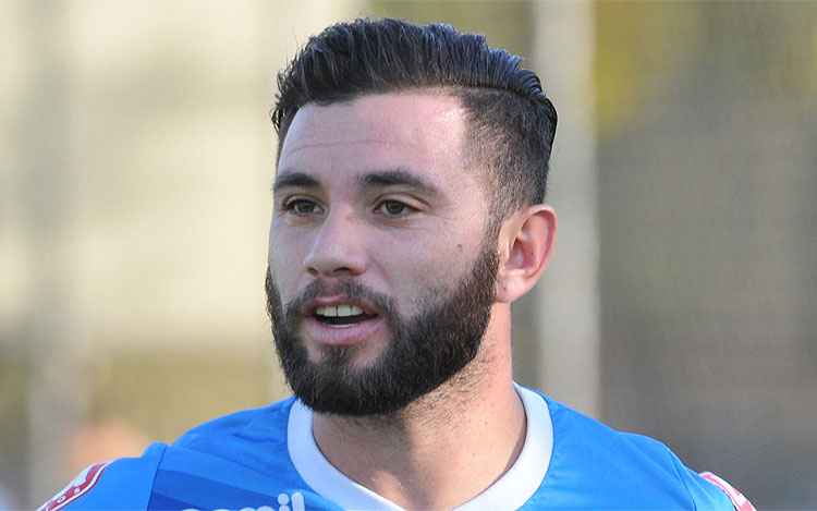 Mena jogou pelo Cruzeiro em 2015, mas não teve boas atuações e acabou fora dos planos