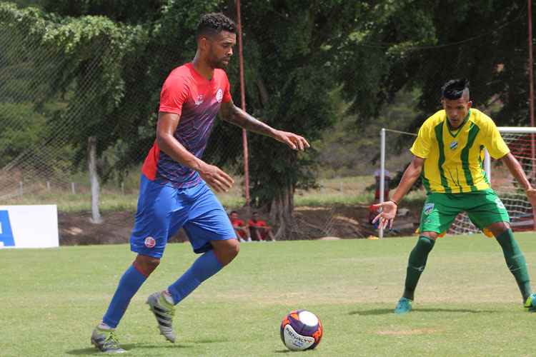 Giva lembrou de quando marcou dois gols no Náutico, na Copa São Paulo, quando defendia o Santos