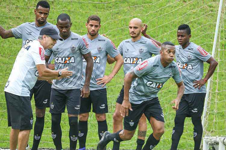 Trabalho de Carlinhos Neves na pré-temporada do Atlético é bastante elogiado pelo elenco