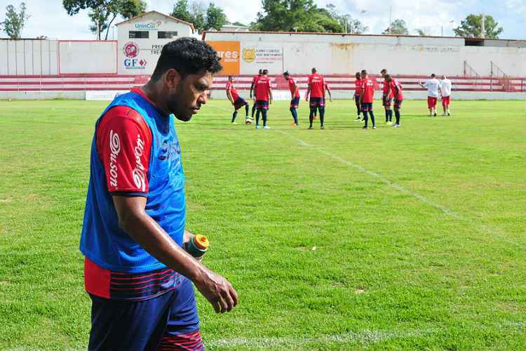 Com passagens por Cruzeiro e futebol francês, Brandão é aposta do Tricordiano no Mineiro 