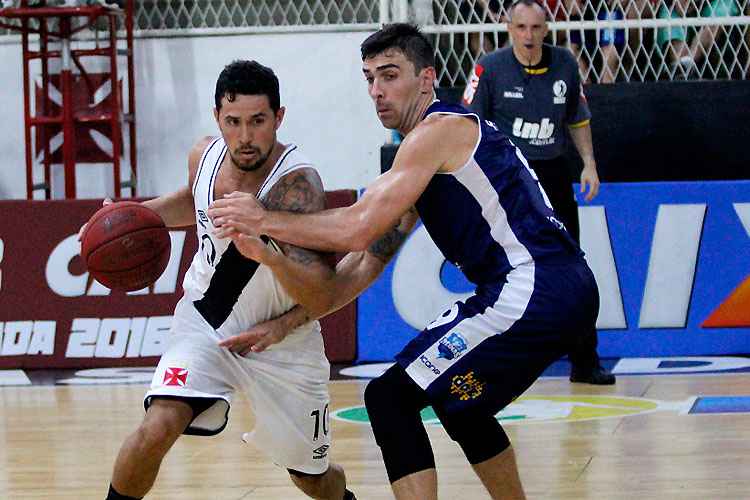 Minas deu a volta por cima depois de mau início e virou diante do Vasco no Rio de Janeiro