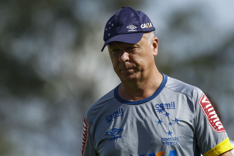 Mano Menezes definiu time que iniciará o jogo diante do Villa Nova, neste domingo