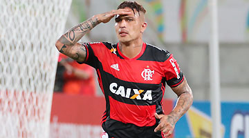 Paolo Guerrero fez dois gols e fez estrago na defesa do Boavista na boa estreia do Flamengo