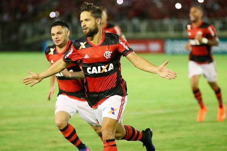 Diego abre o placar para o Flamengo na goleada diante do Macaé: Rubro-Negro mantém os 100%