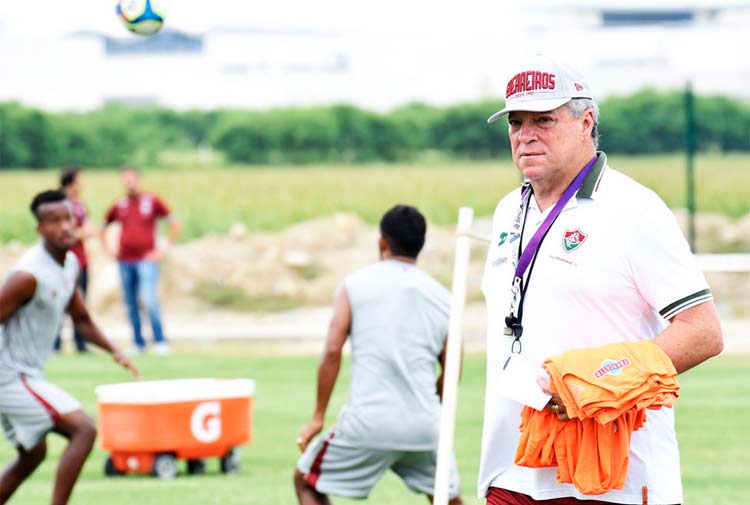Técnico do Fluminense Abel Braga alertou para os problemas que a Portuguesa-RJ pode criar