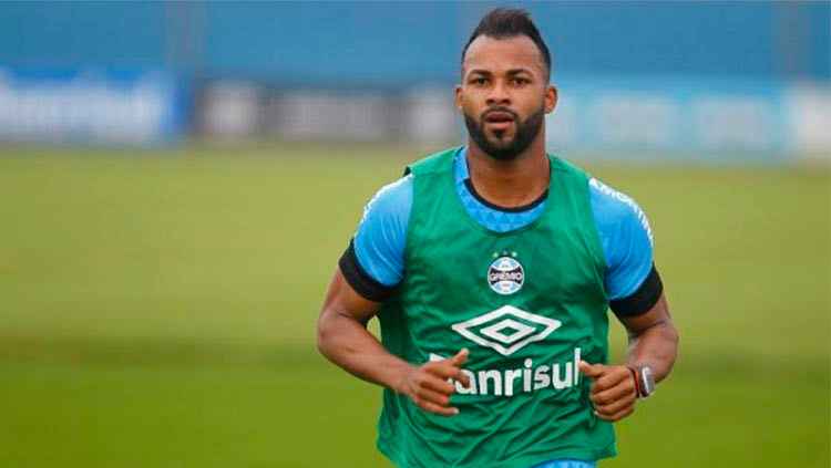 Fernandinho será a única novidade em relação ao time esboçado na última segunda-feira