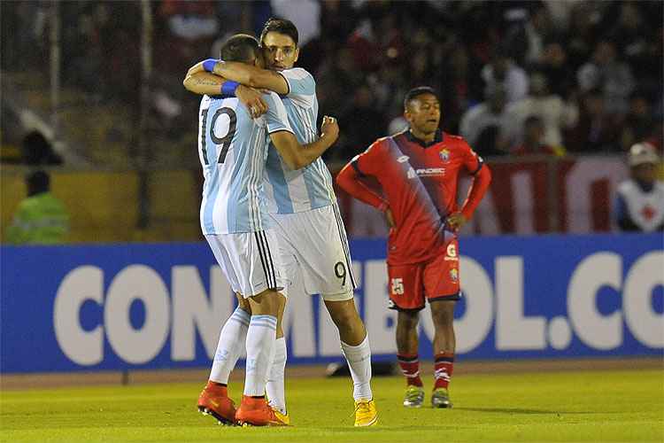 Zampedri marcou de cabeça, aos 18 minutos do segundo tempo, o gol da vitória do Tucumán