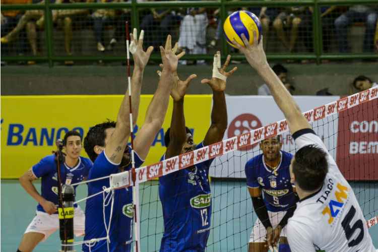 No primeiro turno da Superliga, o Cruzeiro venceu o Minas por 3 sets a 2, no Riacho