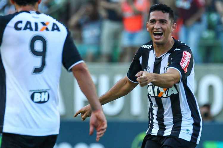 Artilheiro Fred rasga elogios a Danilo, que anotou terceiro gol com a camisa do Atlético 