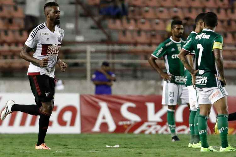 Na estreia de Guerra pelo Palmeiras, a festa foi do Ituano, que venceu por 1 a 0