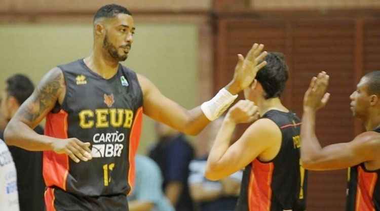 Fab Melo, primeiro mineiro na NBA, passou por Celtics, Grizzlies e Mavs. Depois, jogou no Brasil