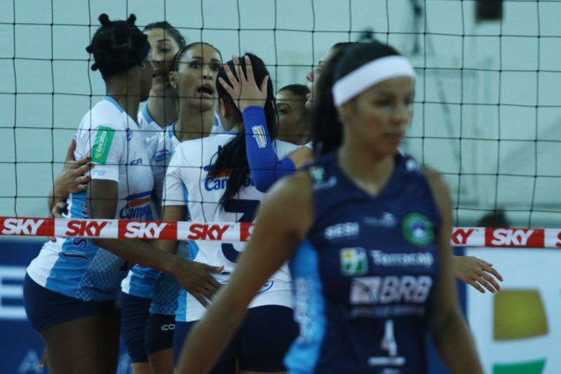 Brasília Vôlei, da bicampeã olímpica Paula Pequeno, perde o segundo jogo seguido