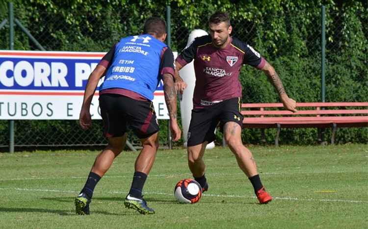Pratto já treinou com o restante da equipe do São Paulo e está pronto para jogar