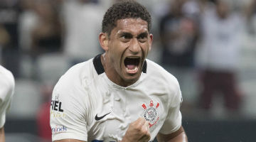 Zagueiro marcou o gol da vitória nessa quarta