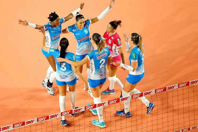 Hooker, Jaqueline e cia festejam mais um ponto; Minas vence outra de forma convincente na Superliga