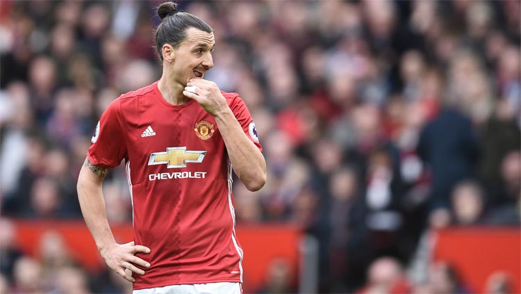 Ibrahimovic arrumou confusão, perdeu pênalti, e United ficou só no empate neste sábado