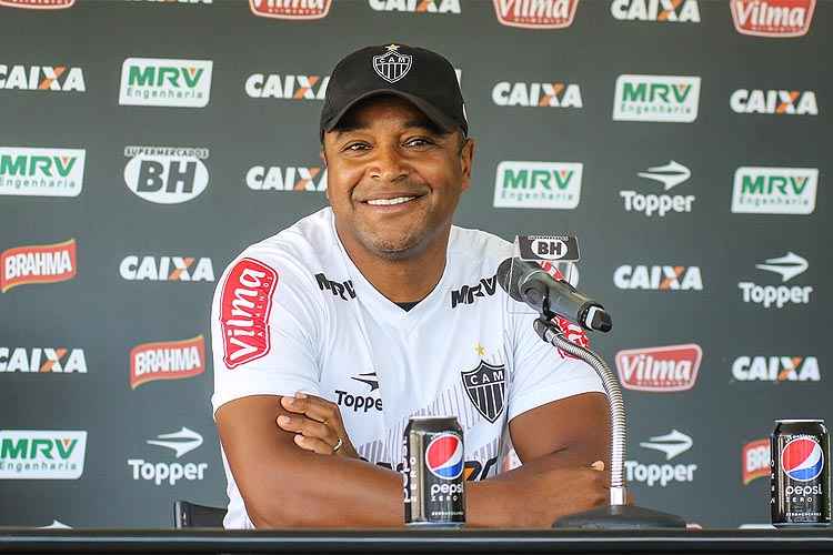 Roger Machado diz que time ainda está em construção, mas vê bom nível do Galo para a estreia