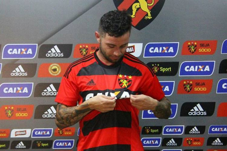 "Quero disputar todos os campeonatos até o fim e ser campeão", projetou o lateral rubro-negro