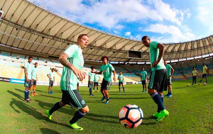 Time do Flamengo treinou no Maracanã, local da partida desta quarta-feira