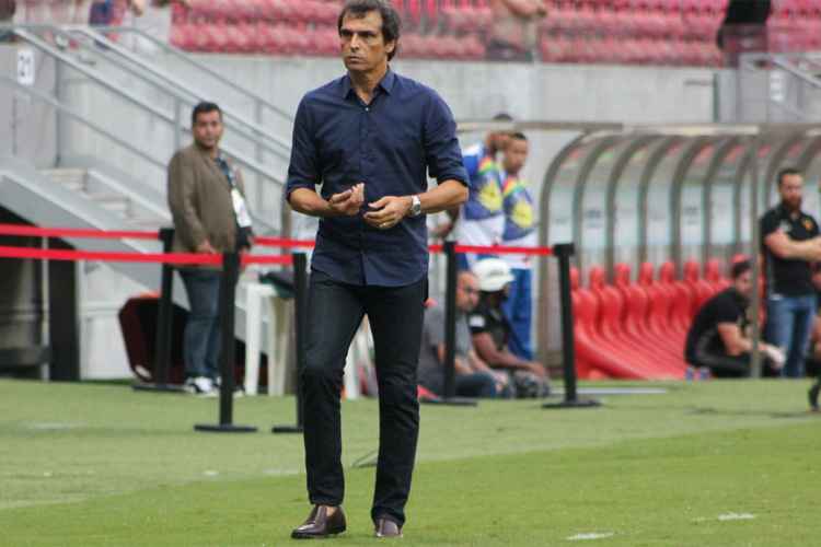 Milton Cruz já falou da necessidade de ter novos reforços, mas terá que esperar até o início da Série B