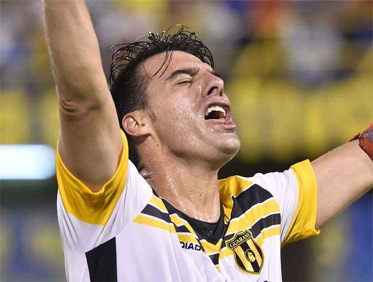 Cáceres, hoje no Guaraní, também defendeu River Plate, Boca Juniors e Olimpia