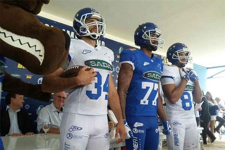 Para Gilvan de Pinho Tavares,