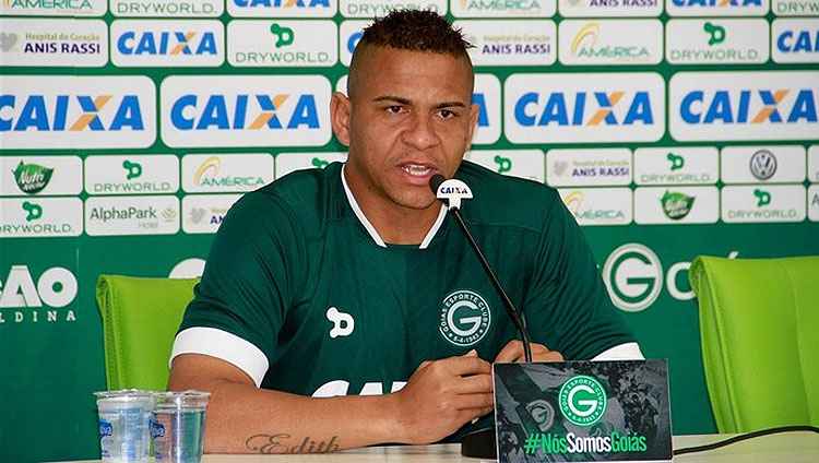 "Penso que ele poderia nos ajudar muito na temporada", afirmou Enderson Moreira sobre Walter