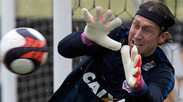 Cássio fica na bronca com jogadores da barreira