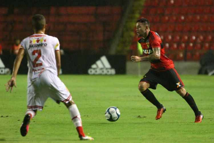 Lateral estreou com a camisa do Sport contra o Juazeirense, no último sábado, pela Copa do Nordeste