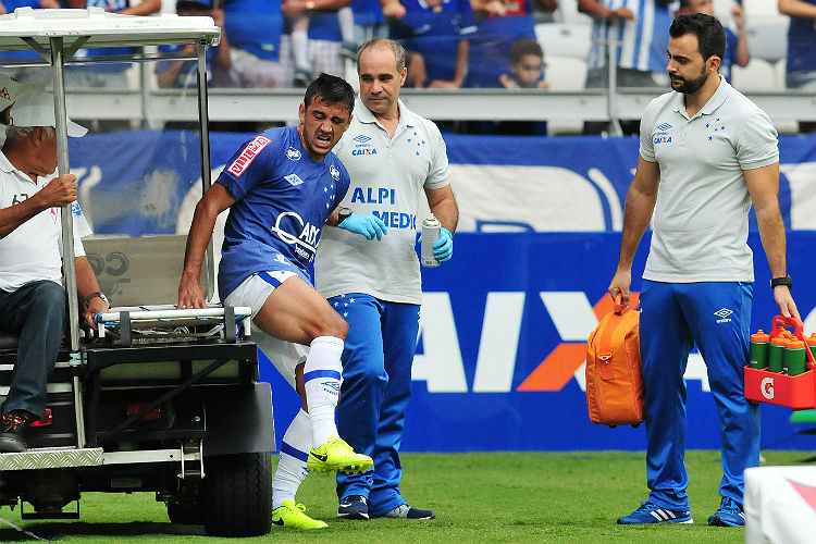 Robinho foi substituído no empate do Cruzeiro contra Tombense; médico explica situação dos atletas