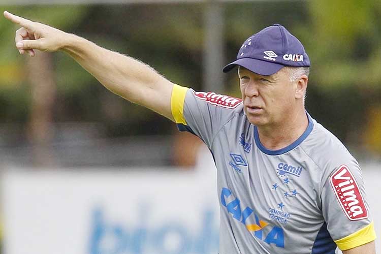 Mano Menezes terá a missão de trabalhar o elenco para encarar uma série de decisões