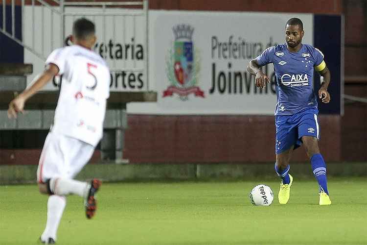 Dedé voltou a jogar pelo Cruzeiro depois de quase um ano e um mês. Ele atuou durante os 90 min