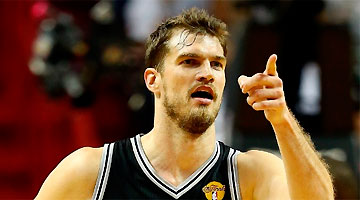 Aos 32 anos, Tiago Splitter atua na Liga de Desenvolvimento da NBA