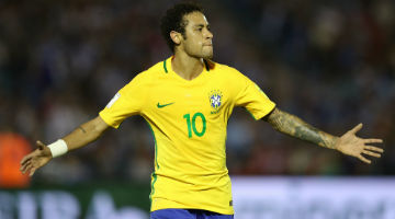Neymar marcou um golaço por cobertura no goleiro Martín Silva, o terceiro do Brasil