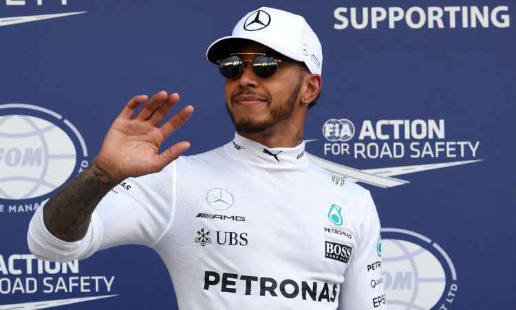 Lewis Hamilton apontou a Ferrari como favorita, mas vai largar na frente na primeira prova de 2017