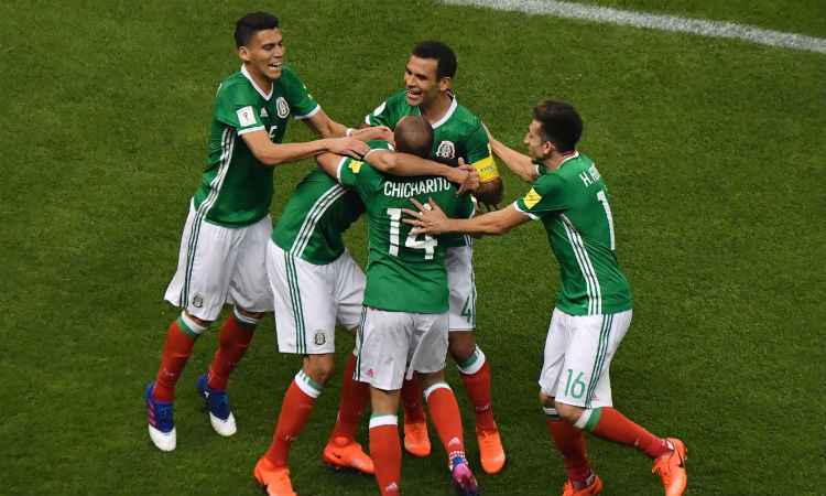 Em casa, o México bateu a Costa Rica por 2 a 0 e assumiu a liderança das Eliminatórias da Concacaf