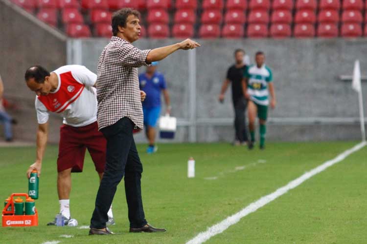 "Vamos levantar a cabeça. Não tem nada perdido, mas o campeonato é difícil", comentou Milton