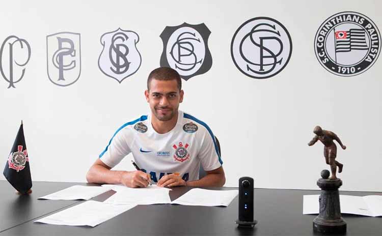 Clayton tem 21 anos e fica emprestado ao Corinthians até o final da atual temporada