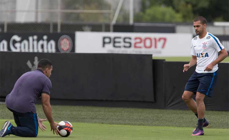 Clayton chega ao Corinthians em uma troca envolvendo o meia Marlone, que foi para o Atlético