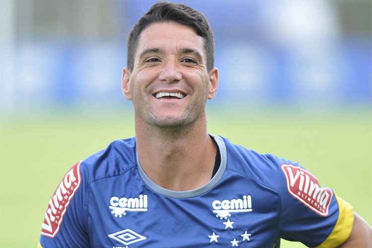 Principal contratação do Cruzeiro em 2017, Thiago Neves ainda busca primeiro gol pelo clube celeste