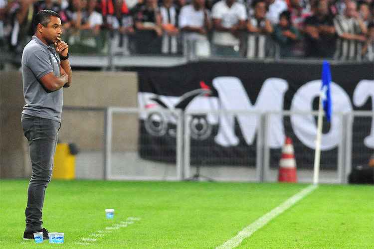 No primeiro clássico do ano, Roger Machado viu o Atlético com pouca posse de bola frente ao rival