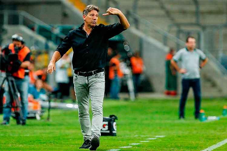 Renato teve uma discussão com o treinador do Coelho, Enderson Moreira, nos minutos finais do jogo
