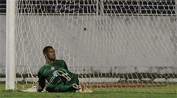 Bruno viu a bola balançar suas redes três vezes