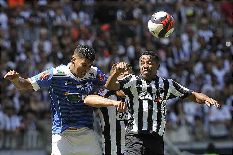 Partida no Mineirão teve tempos distintos: Galo mandou no primeiro tempo, mas vacilou na etapa final