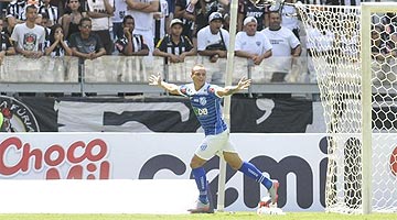 Marques empatou a partida para a URT