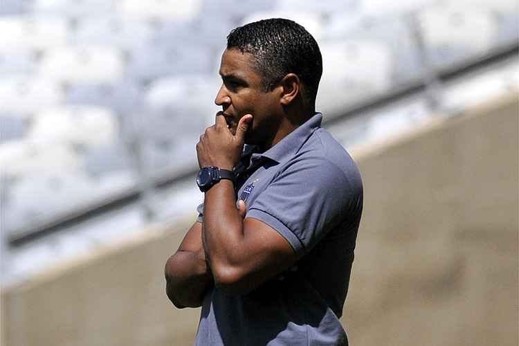 Técnico Roger Machado ainda busca o melhor encaixe do time do Atlético na temporada 2017