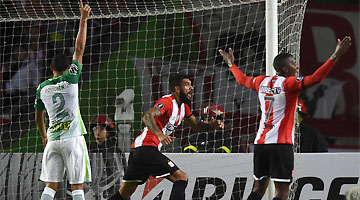 Toledo balança as redes do Atlético Nacional, que ainda não venceu na Libertadores